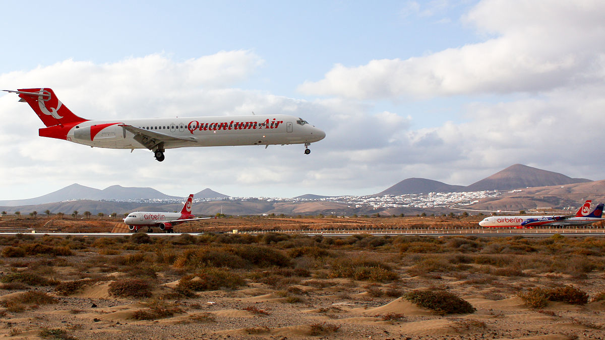 Lanzarote_Airport_-4185150205-